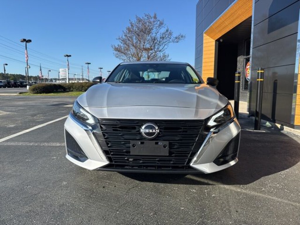 Used 2024 Nissan Altima 2.5 SV Sedan