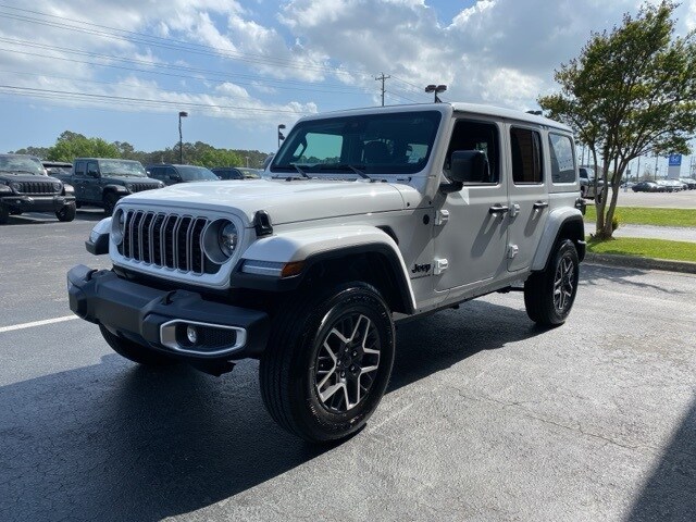 2025 Jeep Wrangler Sahara photo 4