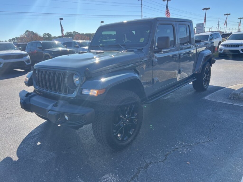 Used 2025 Jeep Gladiator Nighthawk Crew Cab