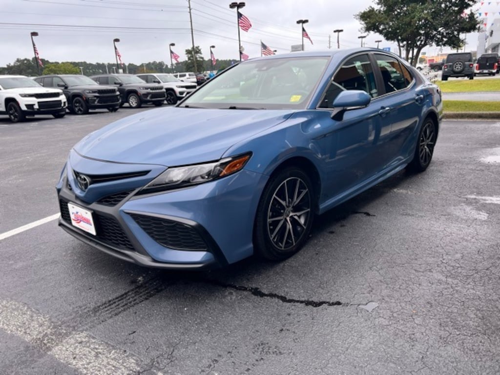 Used 2023 Toyota Camry SE Sedan