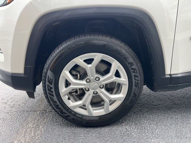 2024 Jeep Compass Latitude photo 2