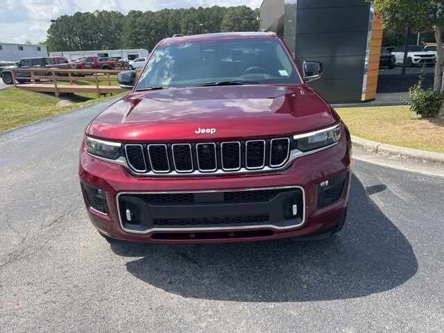 2025 Jeep Grand Cherokee Overland photo 2