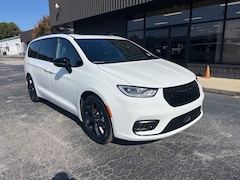 2026 Chrysler Pacifica Limited FWD Minivan