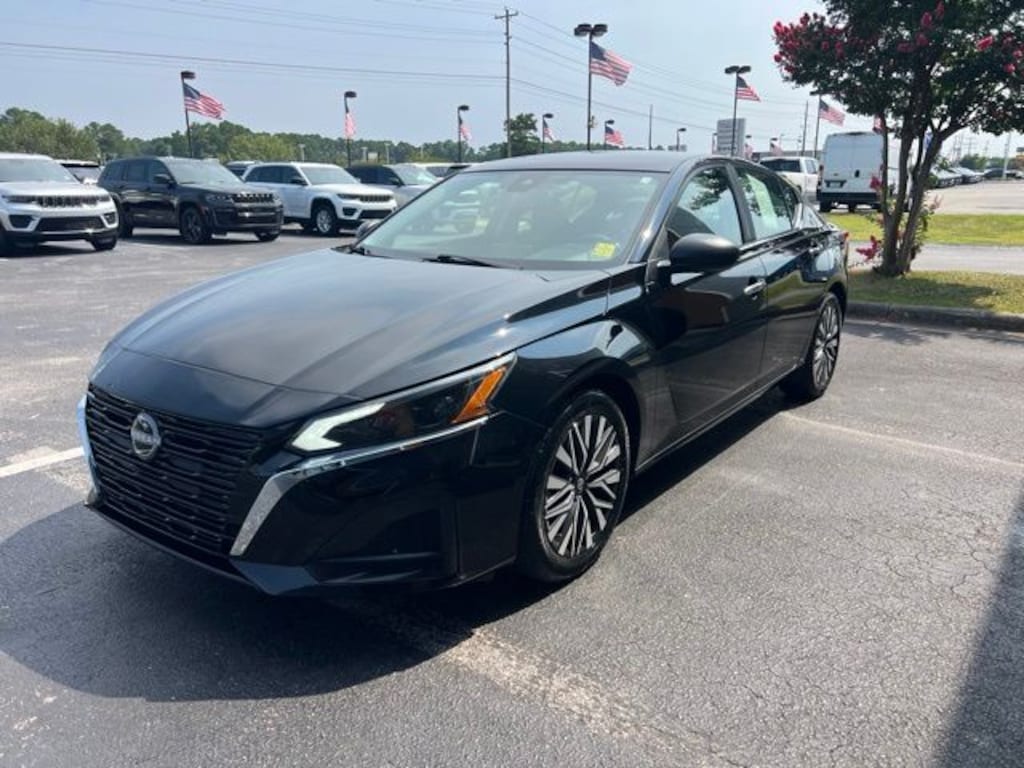 Used 2025 Nissan Altima 2.5 SV Sedan