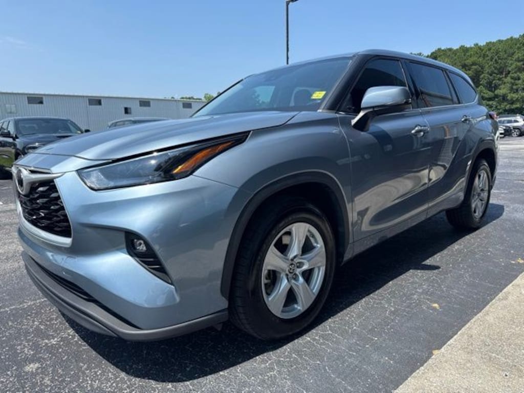 Used 2022 Toyota Highlander LE SUV