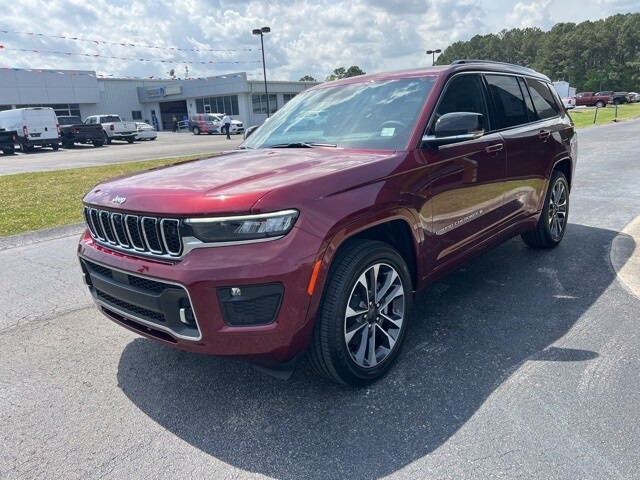 2025 Jeep Grand Cherokee Overland photo 3
