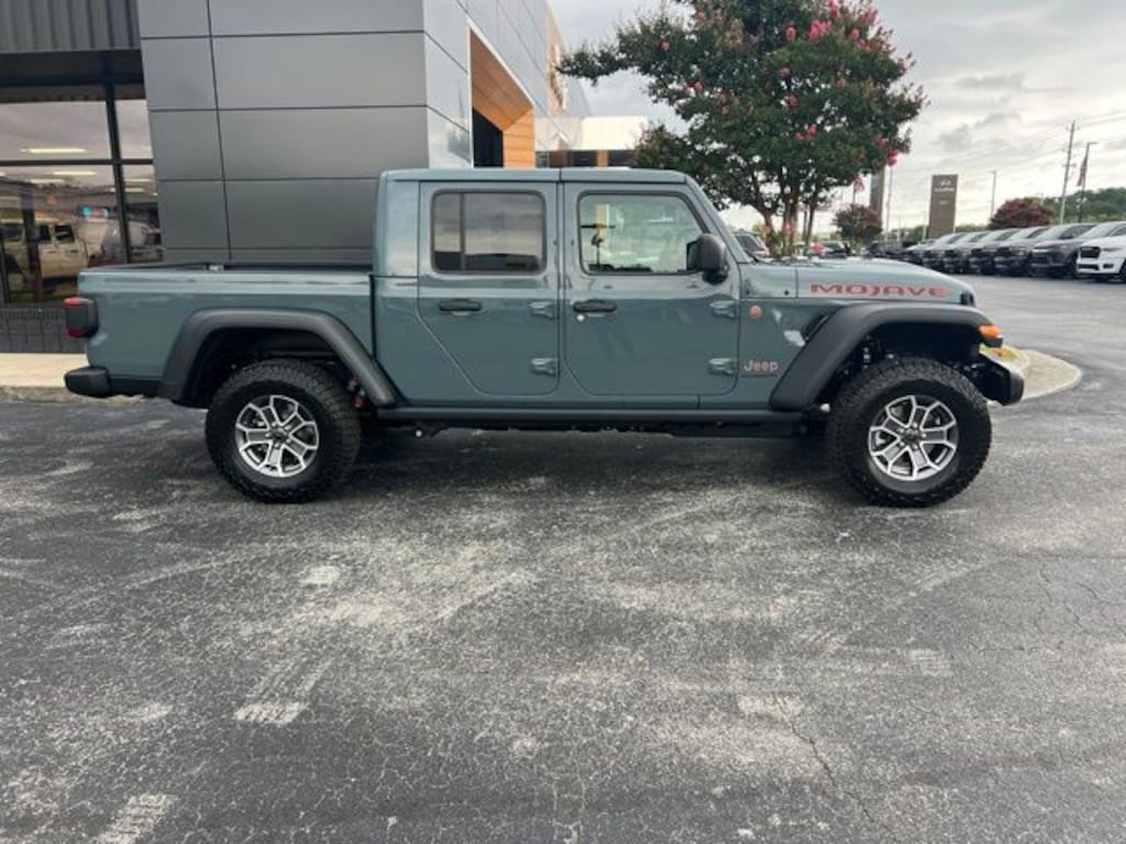 New 2026 Jeep Gladiator Mojave 4X4 Crew Cab