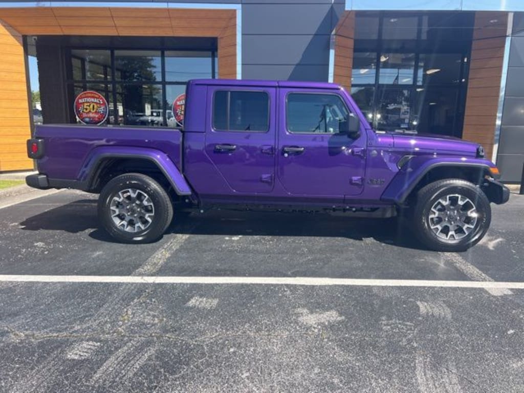 New 2026 Jeep Gladiator Sport 4X4 Crew Cab