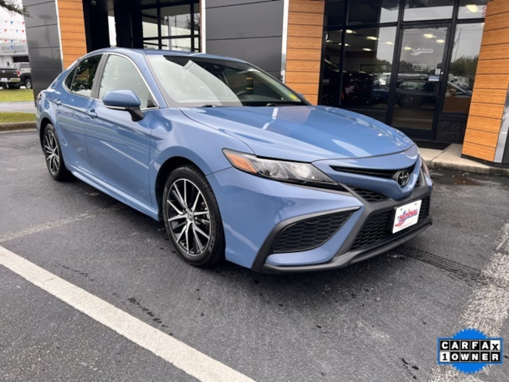 Used 2023 Toyota Camry SE Sedan