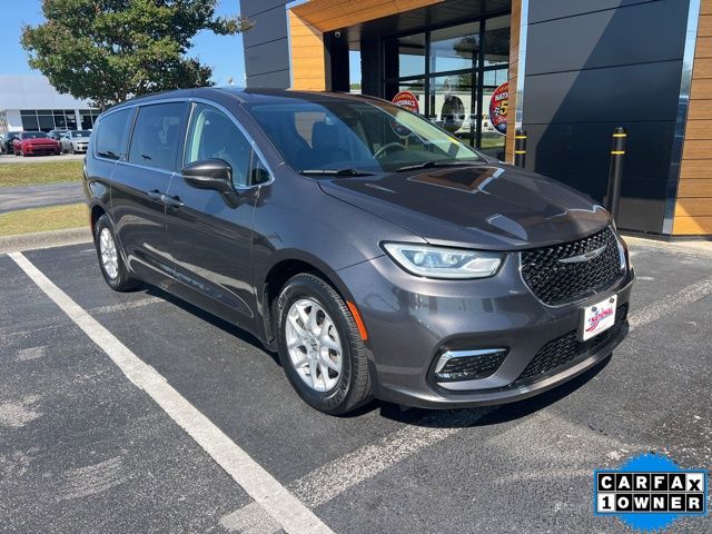 2023 Chrysler Pacifica Touring L's photo