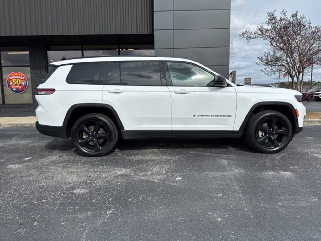 Used 2023 Jeep Grand Cherokee Altitude SUV