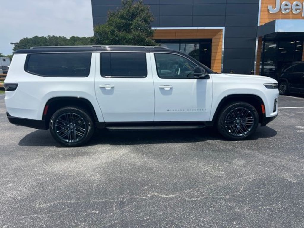 New 2026 Jeep Grand Wagoneer L 4X4 SUV