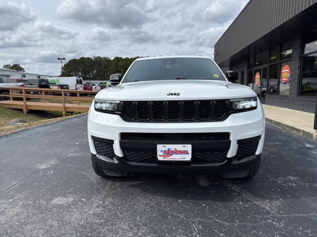 Used 2023 Jeep Grand Cherokee Altitude SUV