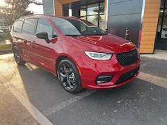 2026 Chrysler Pacifica Select FWD Minivan