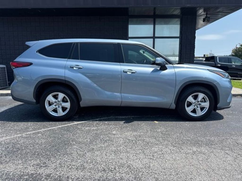 Used 2022 Toyota Highlander LE SUV