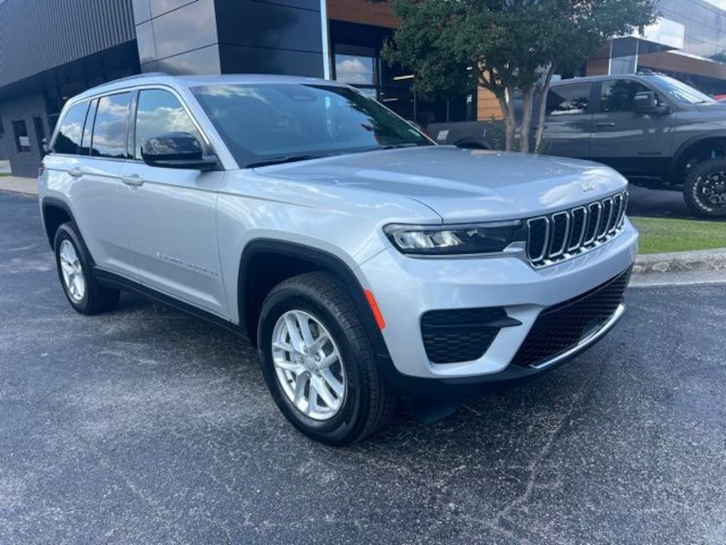 New 2026 Jeep Grand Cherokee Laredo X 4X4 SUV