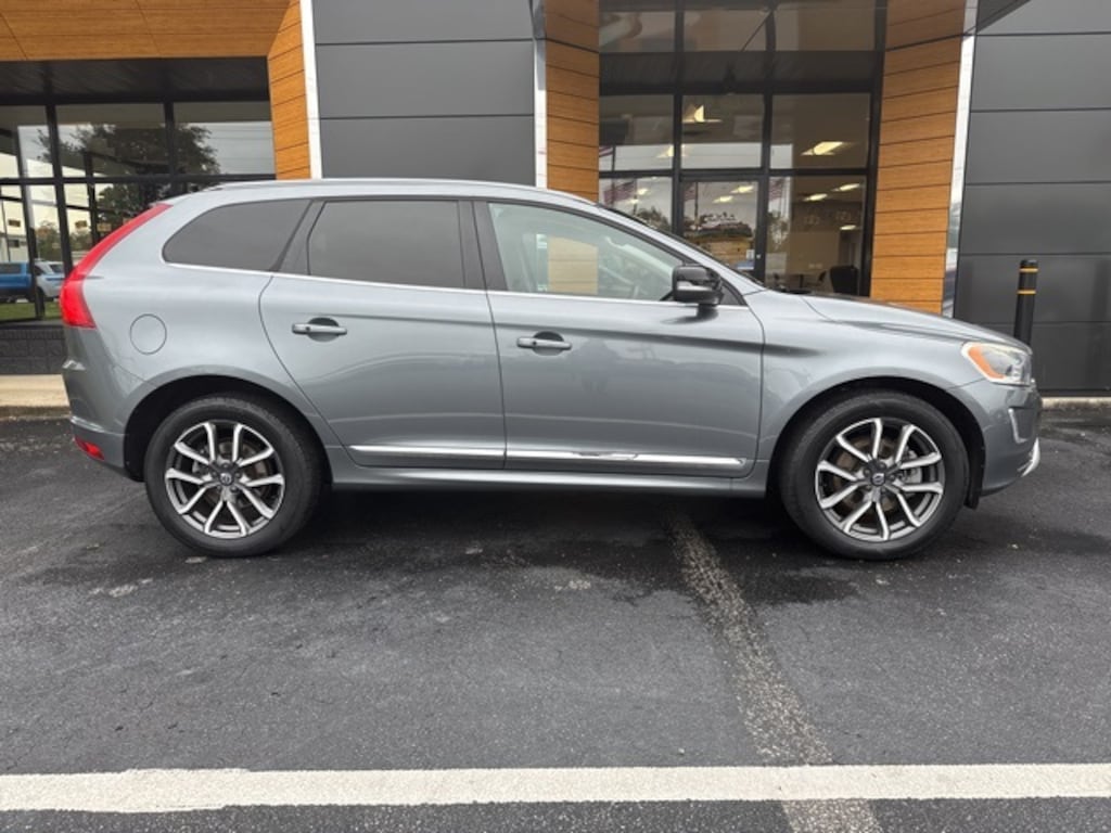 Used 2017 Volvo XC60 T6 Dynamic SUV