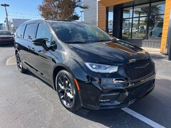 2026 Chrysler Pacifica Select FWD Minivan