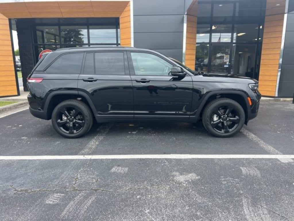 Used 2024 Jeep Grand Cherokee Limited SUV