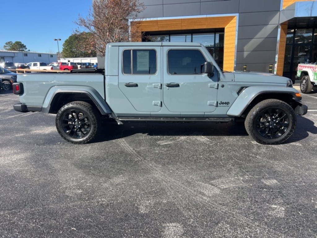 Used 2025 Jeep Gladiator Nighthawk Crew Cab