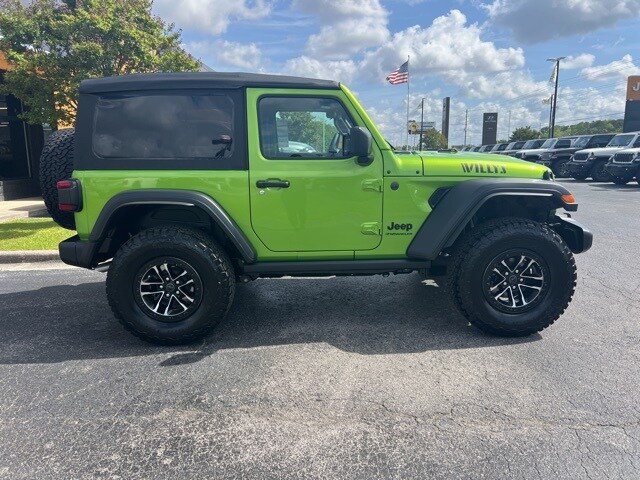2025 Jeep Wrangler Willys photo 2