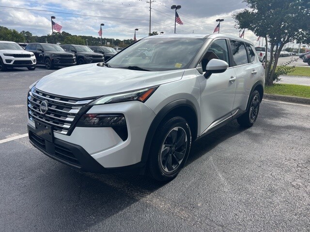 2024 Nissan Rogue SV photo 4