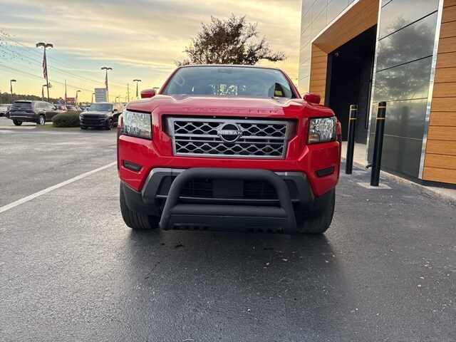 2022 Nissan Frontier SV Crew Cab photo 3