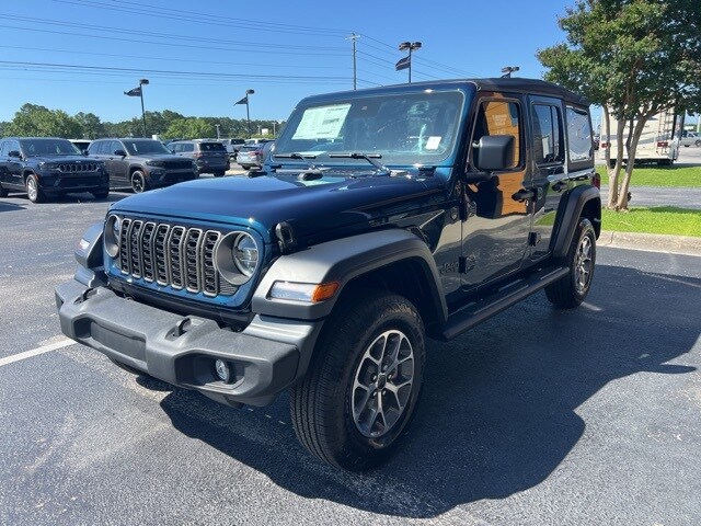 2025 Jeep Wrangler Sport S photo 4