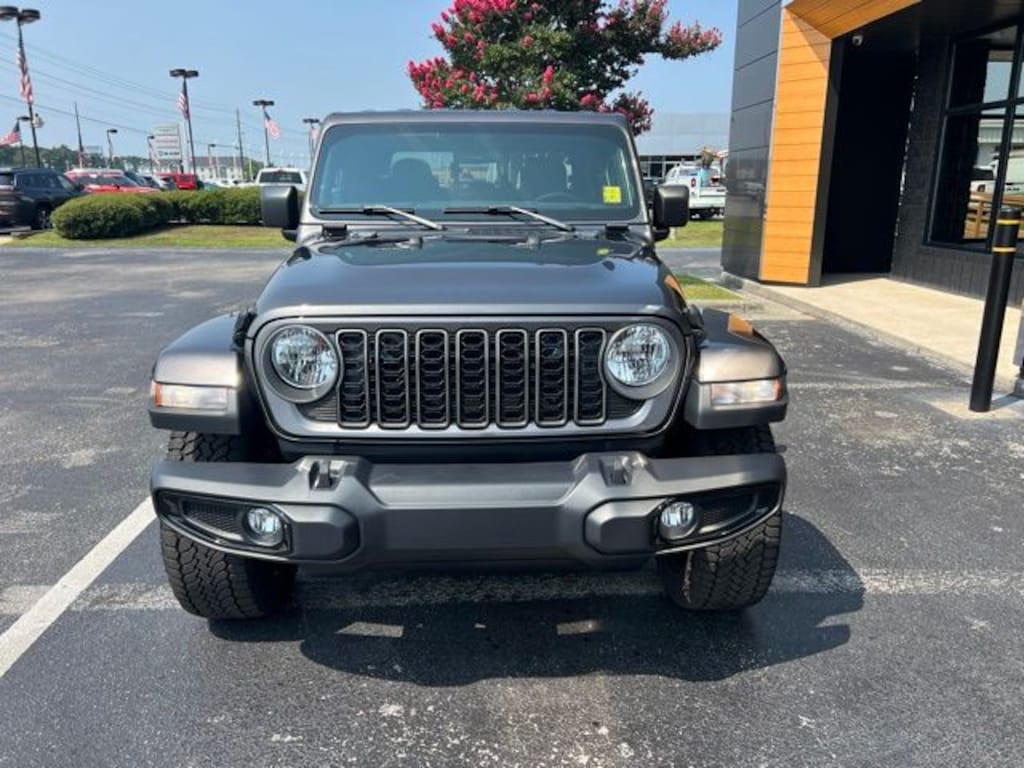 Used 2025 Jeep Gladiator Nighthawk Crew Cab