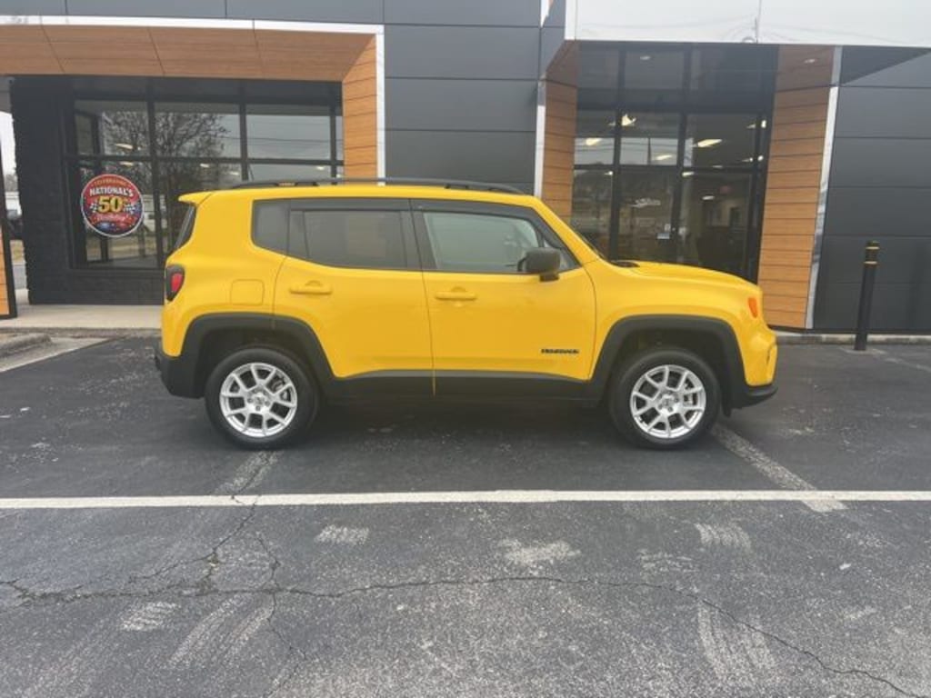 Used 2023 Jeep Renegade Latitude SUV