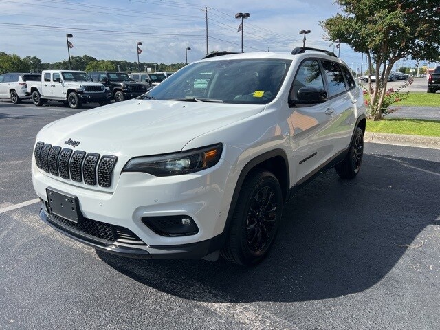 2023 Jeep Cherokee Altitude photo 3
