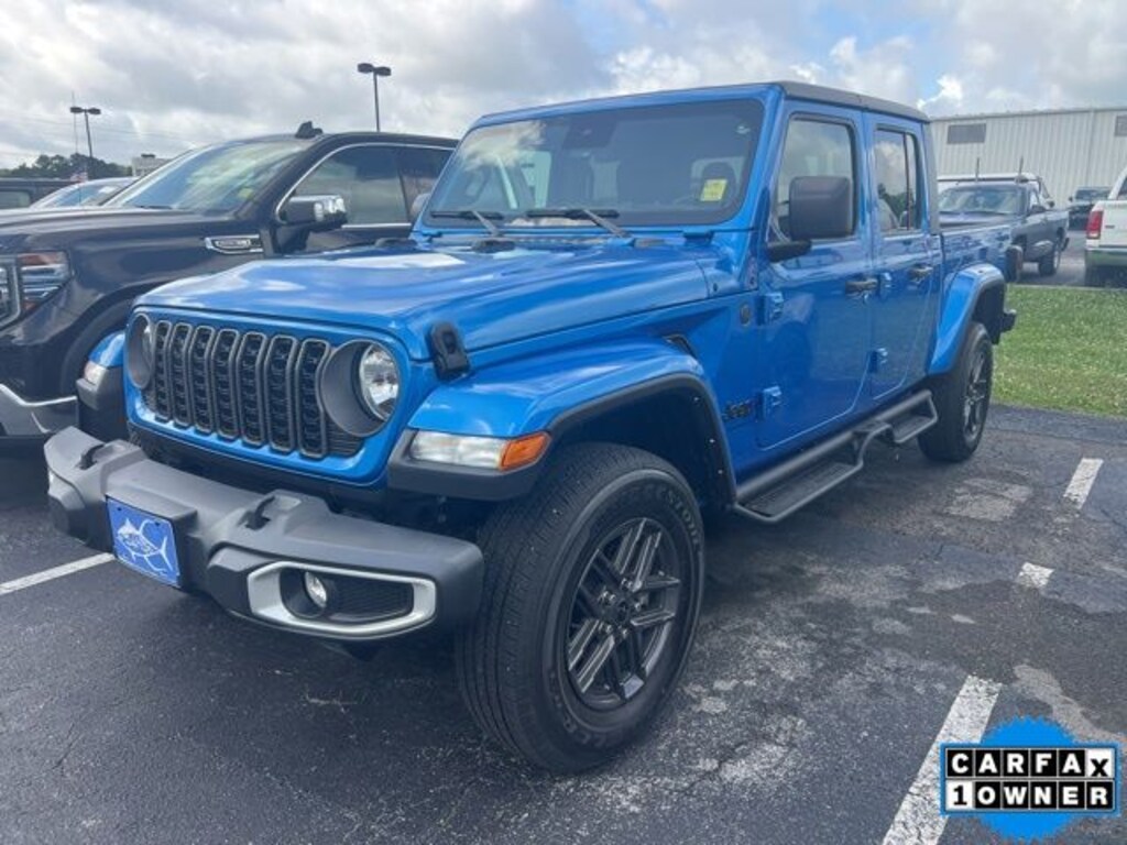 Used 2024 Jeep Gladiator Sport Crew Cab