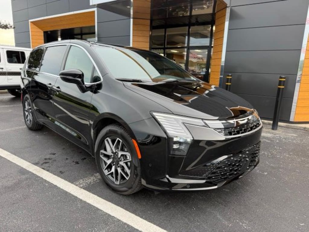 New 2027 Chrysler Pacifica Limited FWD Minivan