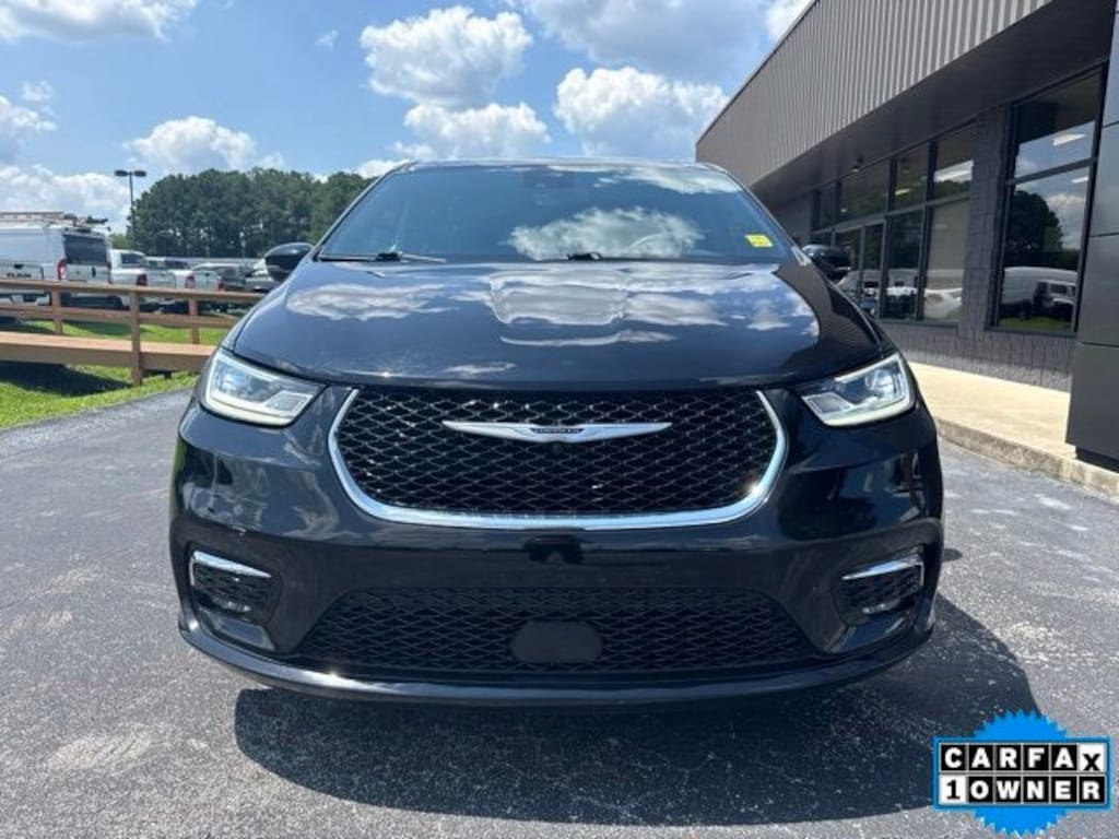Used 2025 Chrysler Pacifica Select Minivan