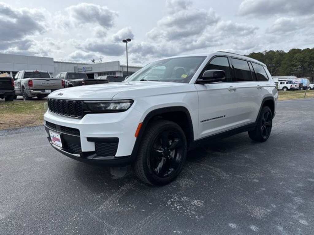 Used 2023 Jeep Grand Cherokee Altitude SUV