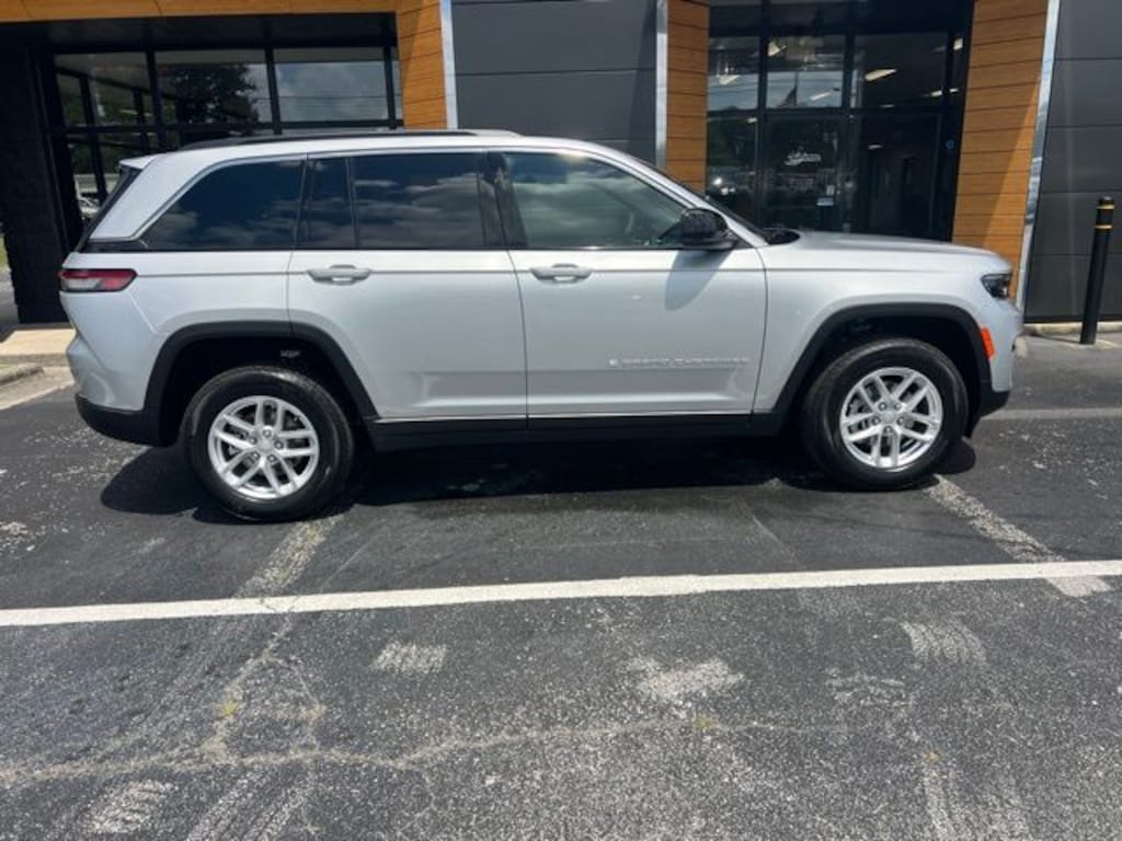 New 2026 Jeep Grand Cherokee Laredo X 4X4 SUV