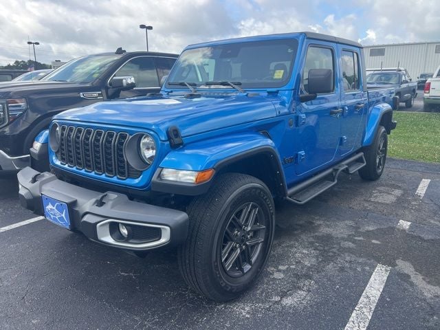 2024 Jeep Gladiator Sport S's photo