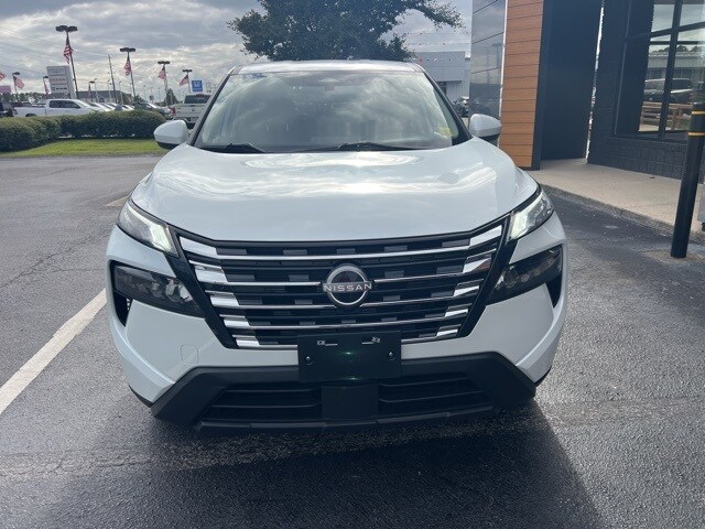 2024 Nissan Rogue SV photo 3
