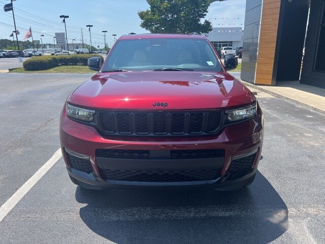 2025 Jeep Grand Cherokee Limited photo 2