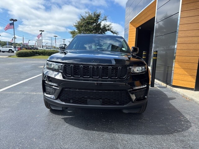 2025 Jeep Grand Cherokee Limited photo 3