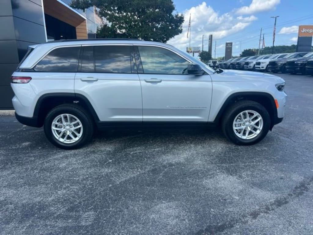 New 2026 Jeep Grand Cherokee Laredo X 4X4 SUV
