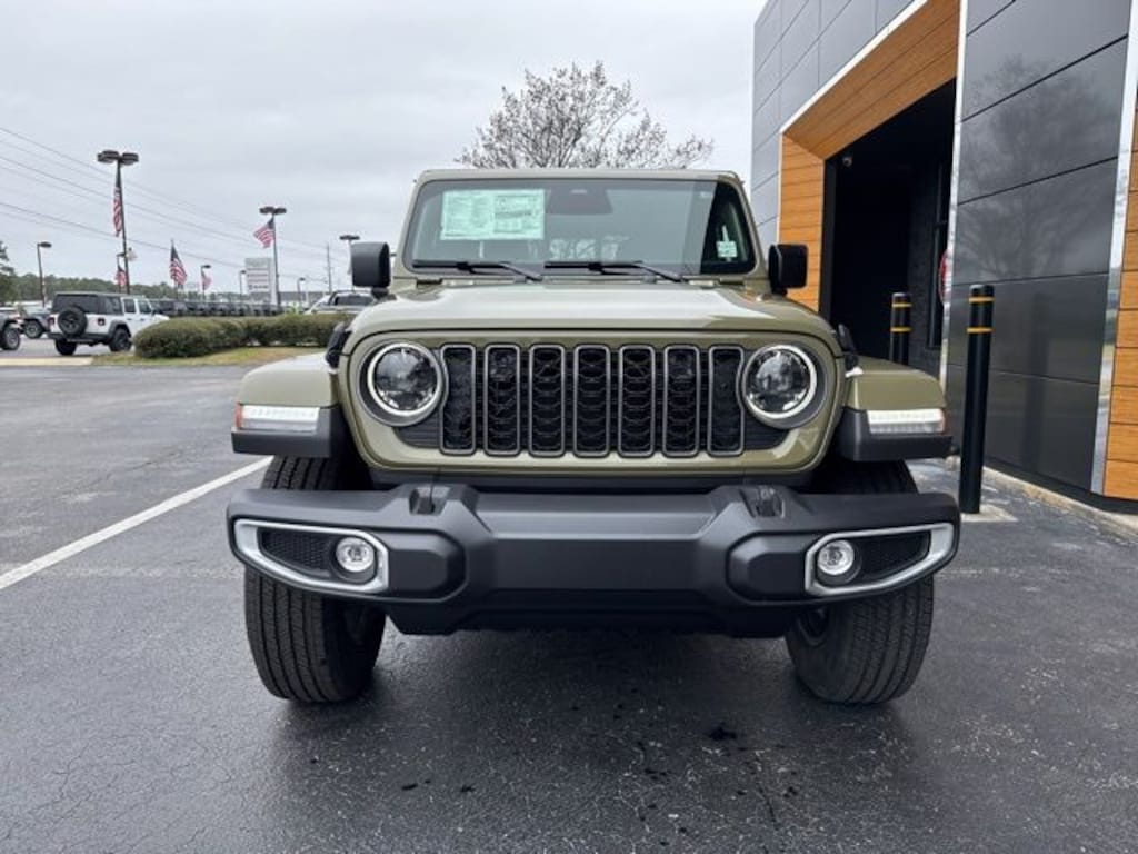 New 2026 Jeep Gladiator Sahara 4X4 Crew Cab