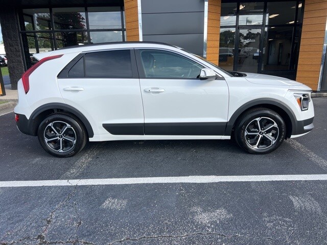 2024 Kia Niro EX photo 2