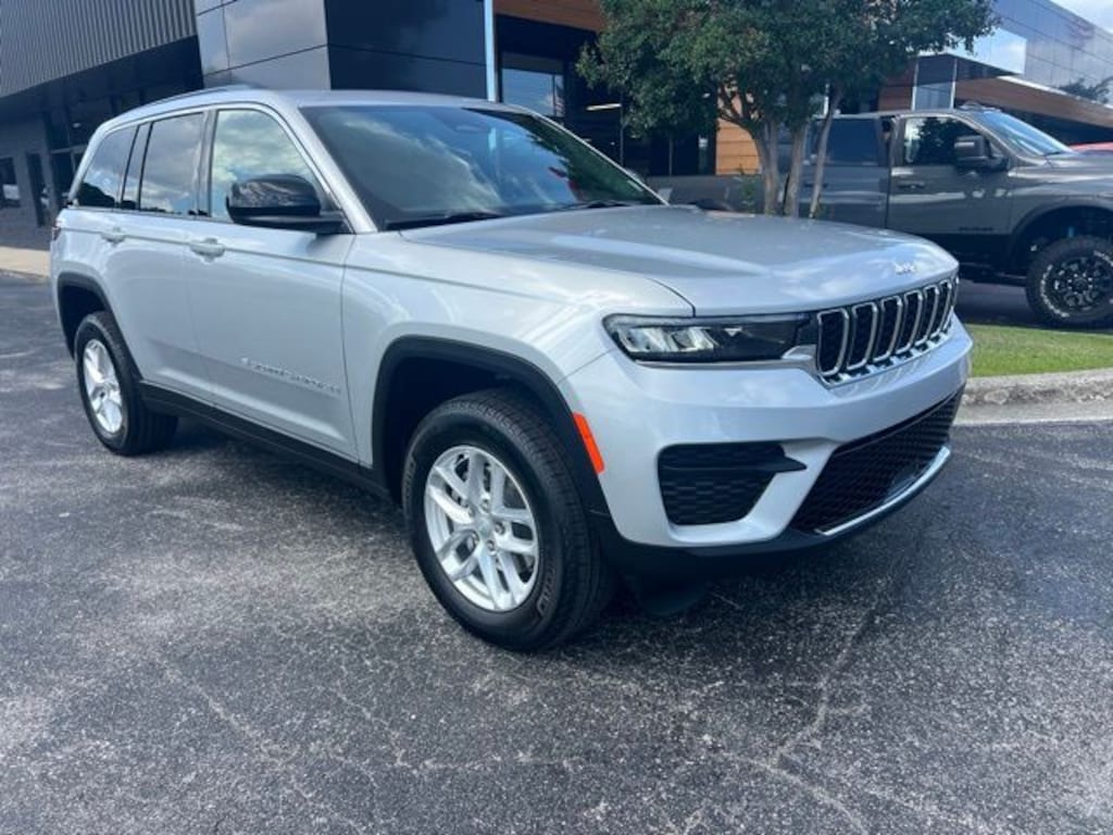 New 2026 Jeep Grand Cherokee Laredo X 4X4 SUV