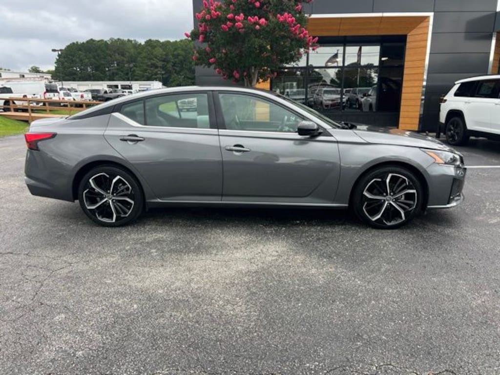 Used 2024 Nissan Altima 2.5 SR Sedan
