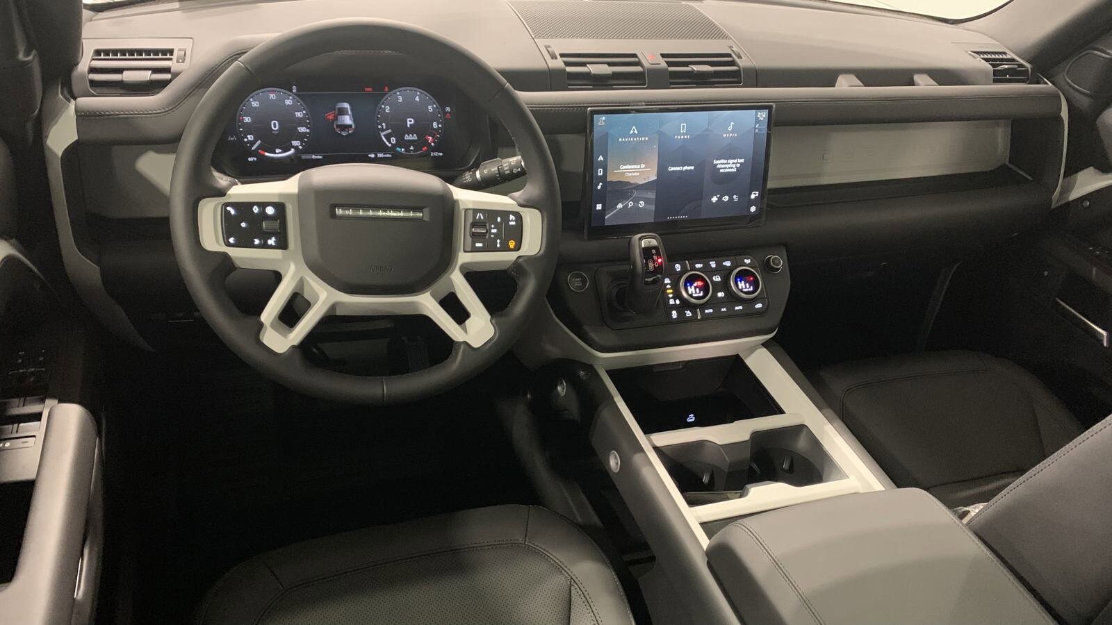 2025 Land Rover Defender 110 X-Dynamic SE photo 4