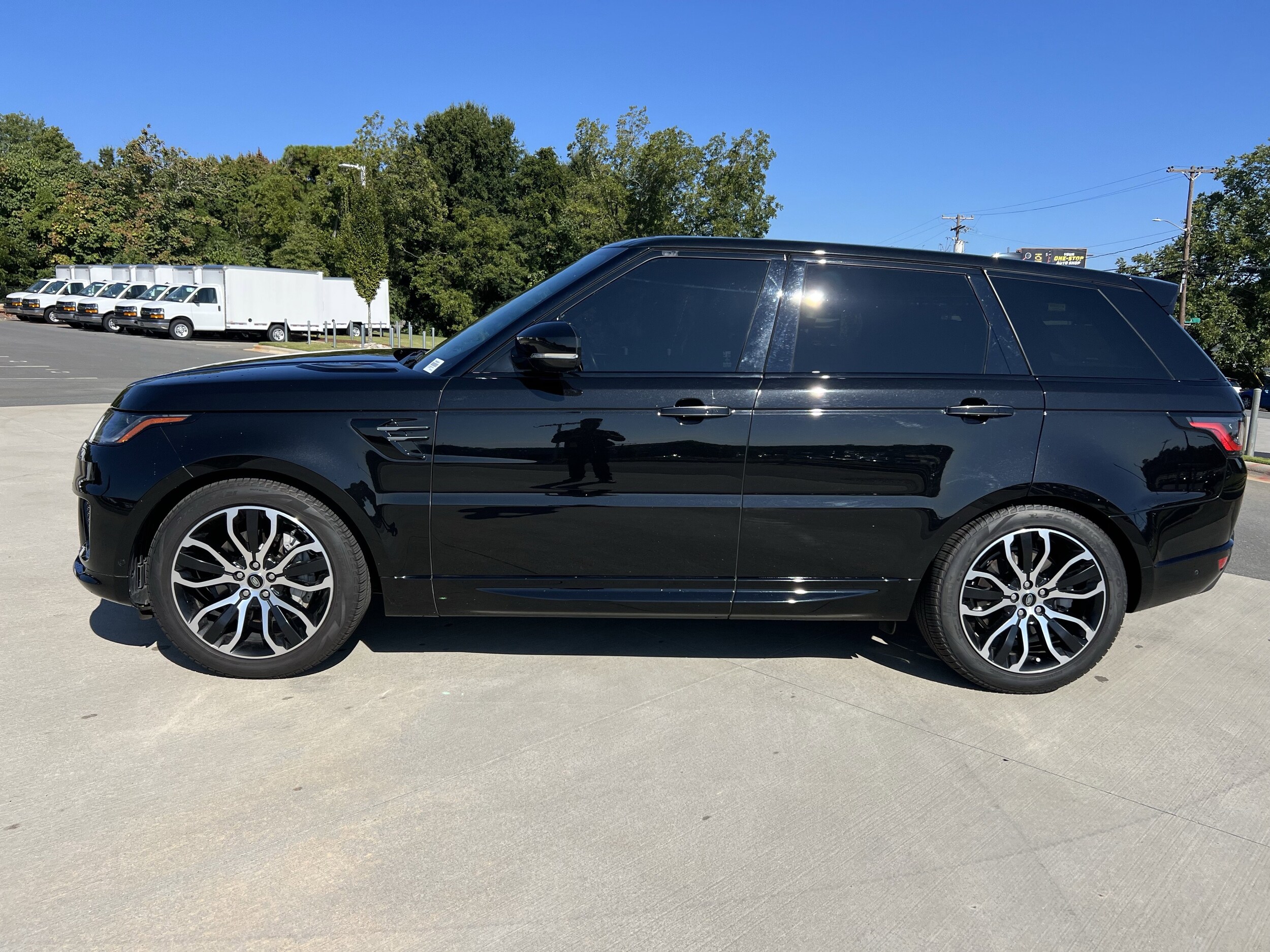 2022 Land Rover Range Rover Sport HSE Silver Edition photo 2