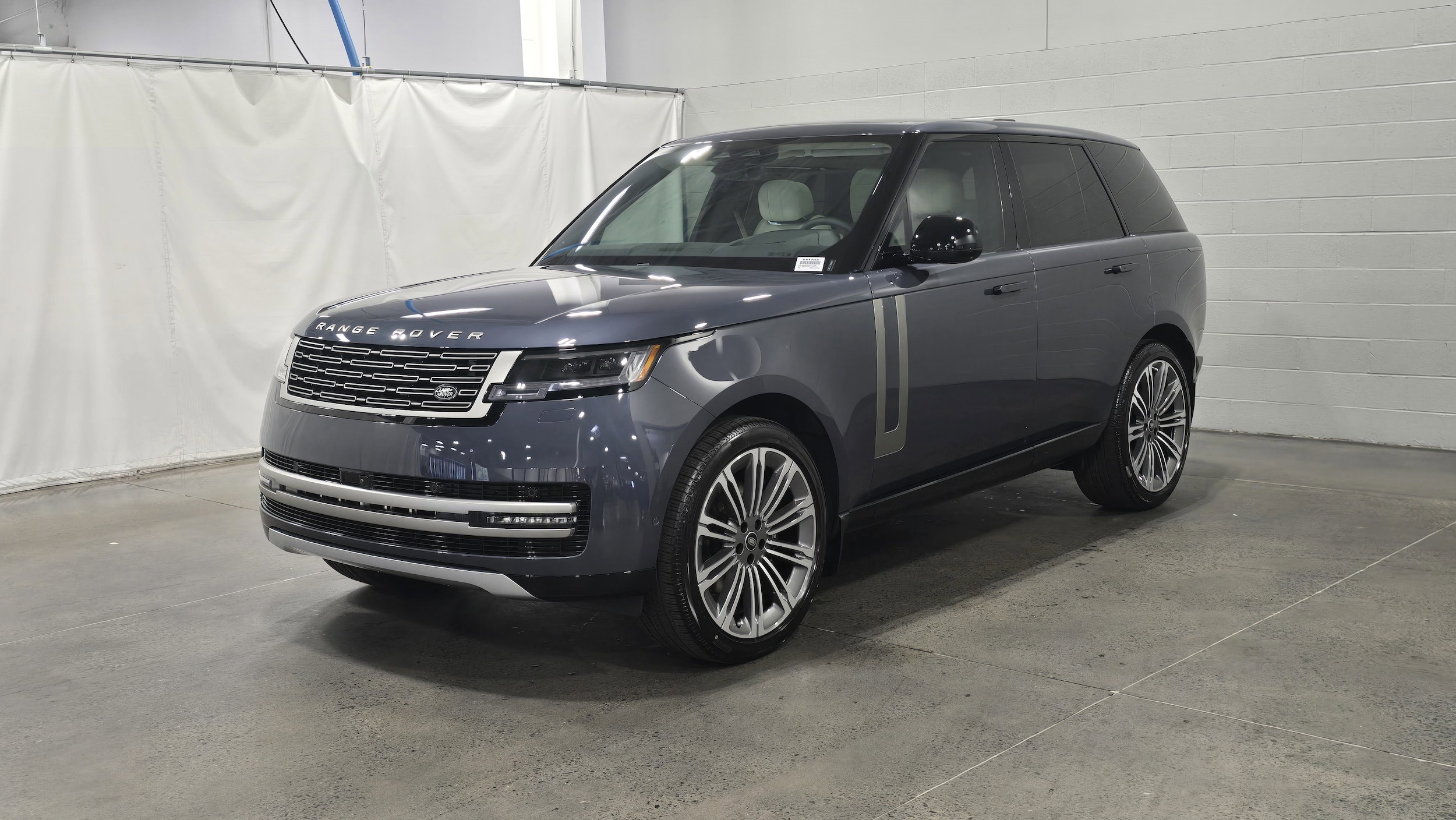 2025 Land Rover Range Rover SE's photo