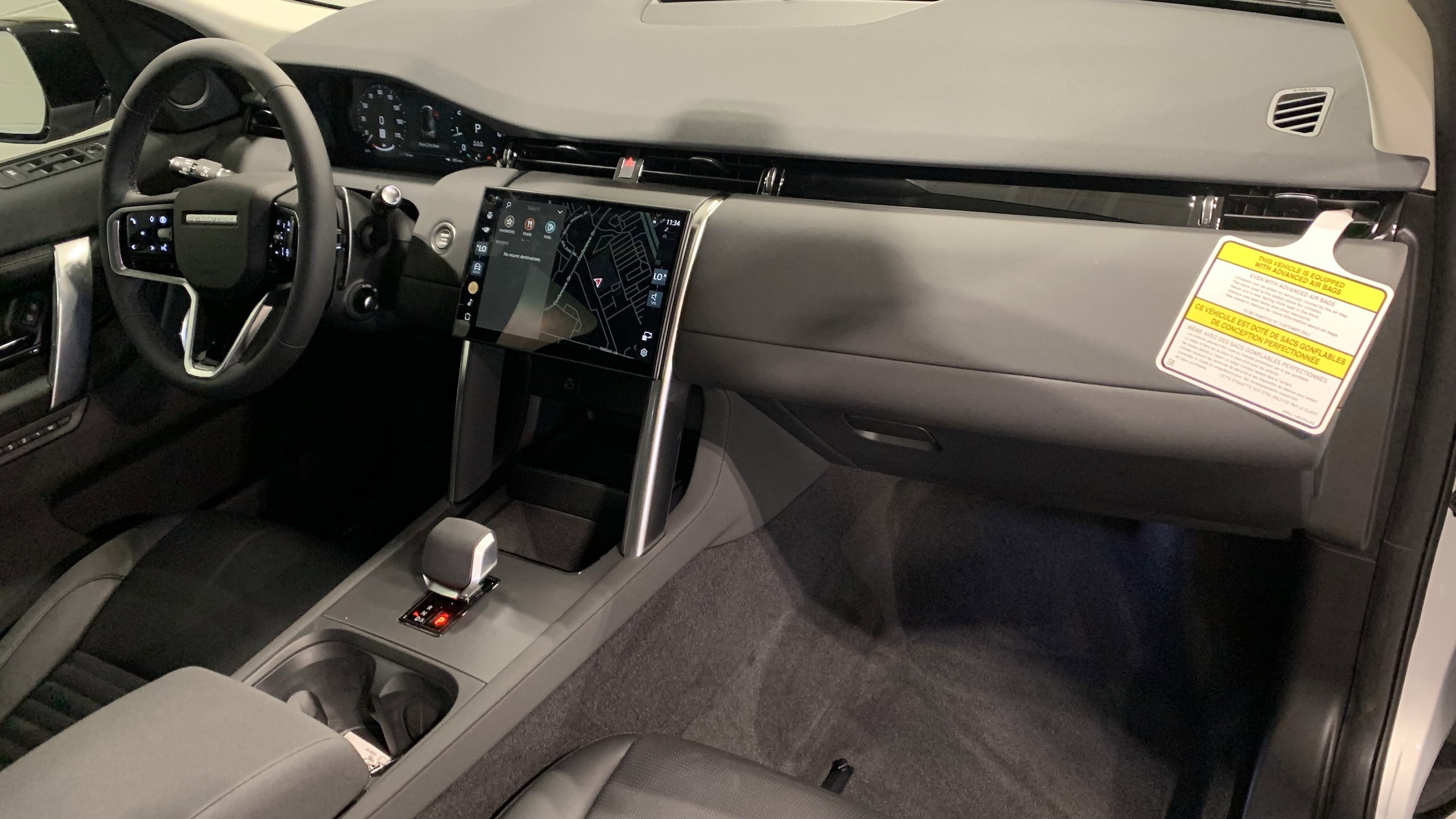 2025 Land Rover Discovery Sport S photo 3