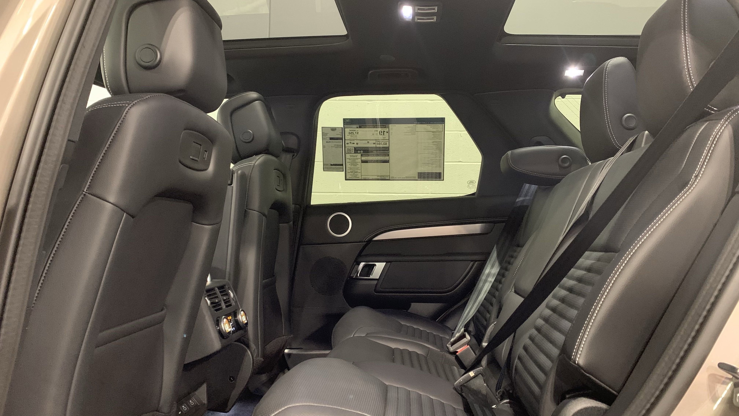 2025 Land Rover Discovery Dynamic SE photo 5